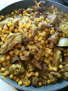 Una foto de Estofado de carne con garbanzos al curry