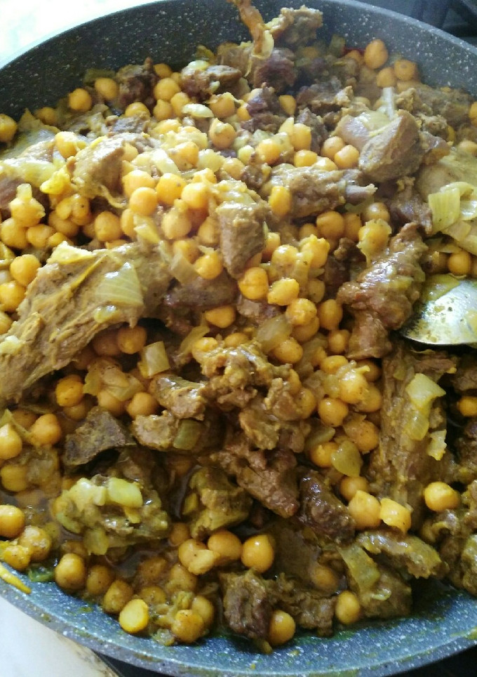 Una foto de Estofado de carne con garbanzos al curry
