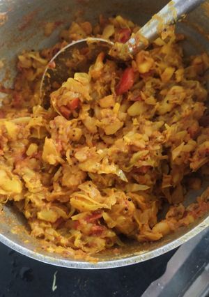 કોબી નું શાક (Kobi Shak Recipe In Gujarati) રેસીપી મુખ્ય ફોટો