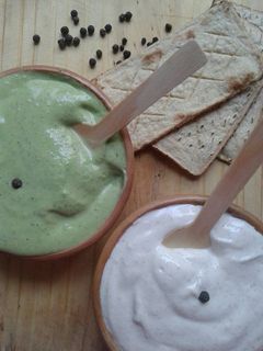 Una foto de Mayonesa de Cilantro y Mayonesa de Ajo y Comino (sin Huevo)