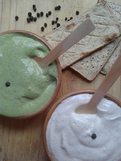 Una foto de Mayonesa de Cilantro y Mayonesa de Ajo y Comino (sin Huevo)