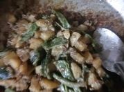 Una foto de cubos de papa frita