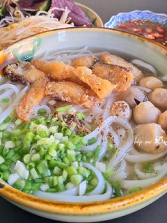 Hình của món Bánh canh cá lóc chiên.