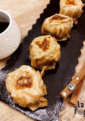 A picture of Chinese Dumplings.
