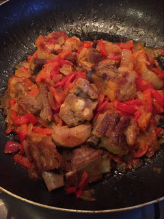 Una foto de Costillas de cerdo con tomatada