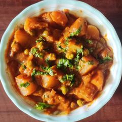 A picture of Kathiyawadi Aloo matar ki subji.
