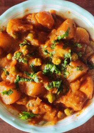 A picture of Kathiyawadi Aloo matar ki subji.