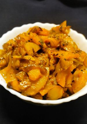 बटाट्याचा काचऱ्या (batatyacha kachrya recipe in marathi) रेसिपी चे मुख्य फोटो