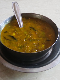 ખાટા મગ (Khata Moong Recipe In Gujarati) રેસીપી મુખ્ય ફોટો