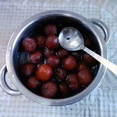 A picture of Gulab Jamun.