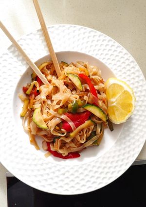 Una foto de Noodles de arroz con verduritas