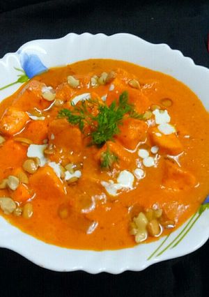 A picture of Paneer makhani/paneer butter masala.