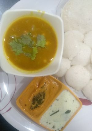 ઈડલી સંભાર  (idli sambhar Recipe in Gujarati) રેસીપી મુખ્ય ફોટો