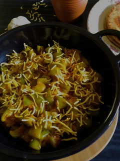 ગલકા સેવ નું શાક (Sponge guard Sev Subji) રેસીપી મુખ્ય ફોટો