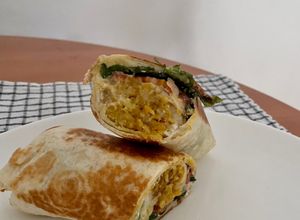 Foto principal de Durum de albahaca y albóndigas veganas