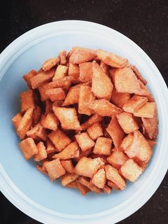 कसुरी मेथी खारे शंकरपाळे (Kasuri Methi Shankarpale Recipe In Marathi) रेसिपी चे मुख्य फोटो
