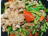 หมูชาบูผัดเผ็ด