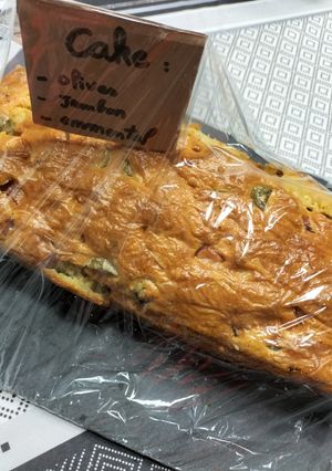 Une photo de Cake au jambon, gruyère et olives