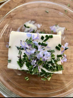 Foto di Burro aromatizzato con erbe aromatiche