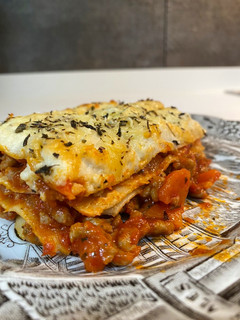 Una foto de Lasaña de carne con boloñesa y bechamel
