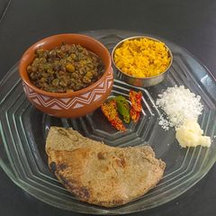 A picture of Dill–Tuvar Signature Greens.