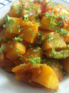 शिमला मिर्च आलू (Shimla Mirch Aloo Recipe in Hindi) रेसिपी मुख्य फोटो