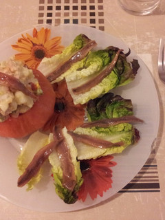 Una foto de Tomates rellenos de ensaladilla rusa