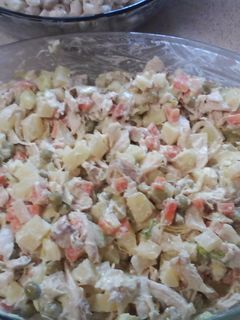 Una foto de Ensalada de pollo rápida