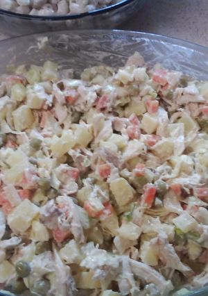 Una foto de Ensalada de pollo rápida