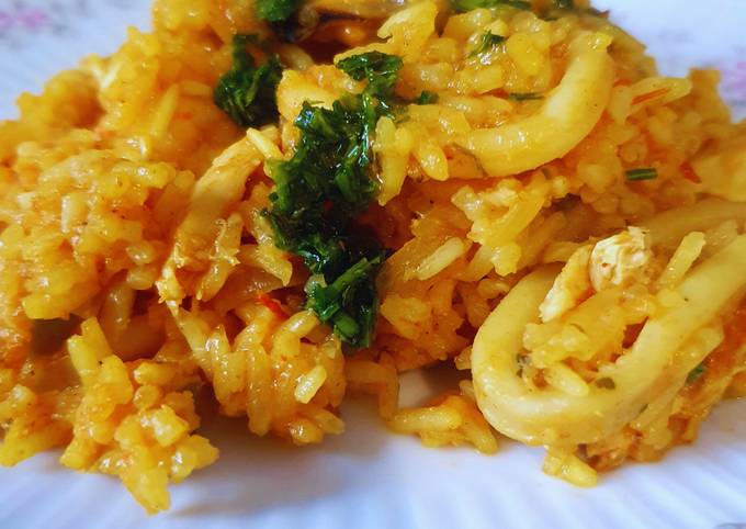 Foto principal de 🥘 🍤 Paella de frutos de mar y pollo 🍽 🇪🇸