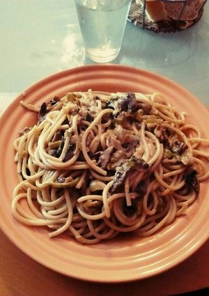 Una foto de Fideos con salsa de puerro y champiñones
