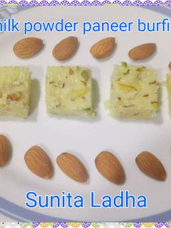 मिल्क पाउडर और पनीर की बर्फी(Milk powder or paneer ki barfi recipe in hindi) रेसिपी मुख्य फोटो