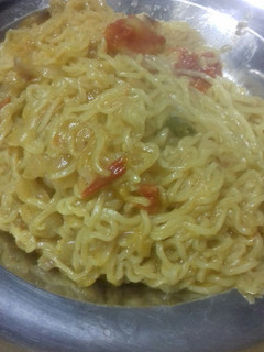 ஸ்பைசி நூடுல்ஸ் (Spicy noodles recipe in tamil) செய்முறை முக்கிய புகைப்படம்
