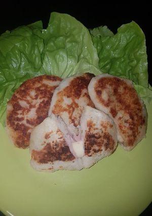 Una foto de Empanadas de papas, jamón y queso