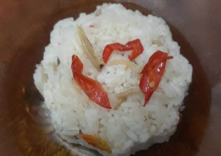 Cara Gampang Menyiapkan #nasi liwet teri magic com# yang Enak Banget