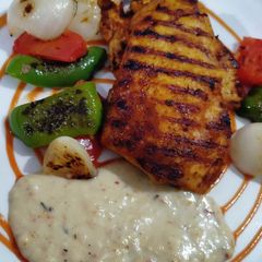 Grilled chicken with tarragon sauce A picture of Grilled chicken with tarragon sauce.