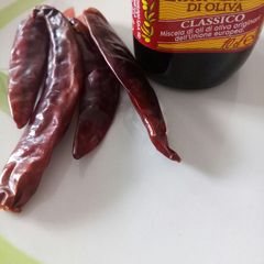 A picture of Make your own chilli oil.