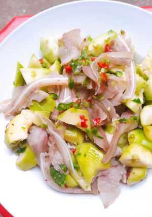 Hình của món Gỏi tai heo cóc xanh.