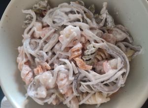 Una foto de Pasta con gambas, gulas y nata