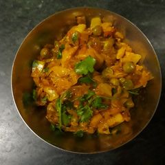 A picture of Patta gobhi with matar.