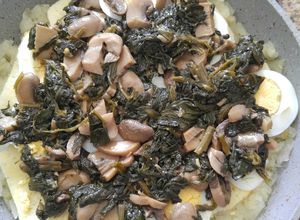 Una foto de Tortilla de papas con setas shiitake y espinacas