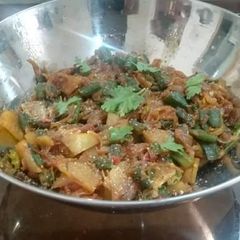 A picture of Bhindi aloo in Karahi.