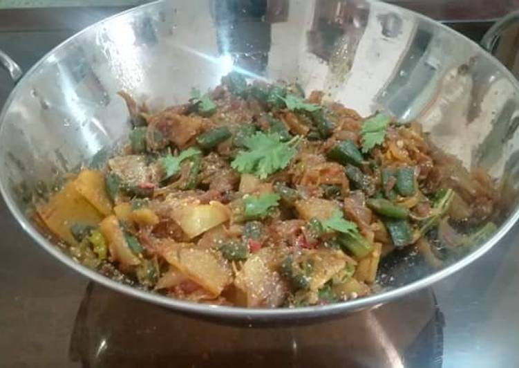 How to Prepare Quick Bhindi aloo in Karahi