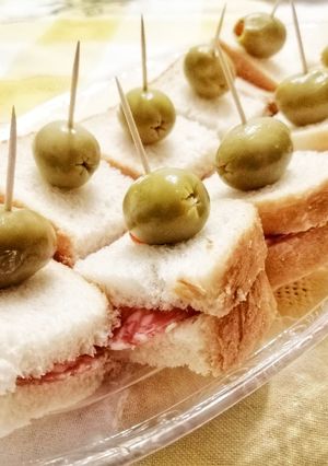 Foto di Mini paninetti al salame felino per aperitivo
