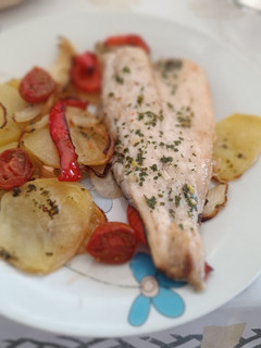 Una foto de Lubina al horno