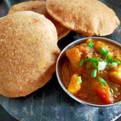 A picture of Bedmi Puri With Aloo Curry.