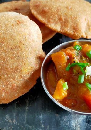 A picture of Bedmi Puri With Aloo Curry.
