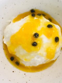 Hình của món Pudding dừa non tươi và sốt chanh dây.