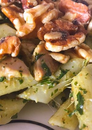 Una foto de Pasta de arroz con salsa pesto, pollo y almendras