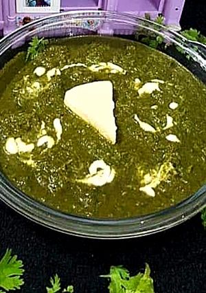 A picture of Palak paneer.